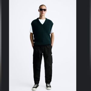 ZARA Mens Relaxed fit cargo pants.